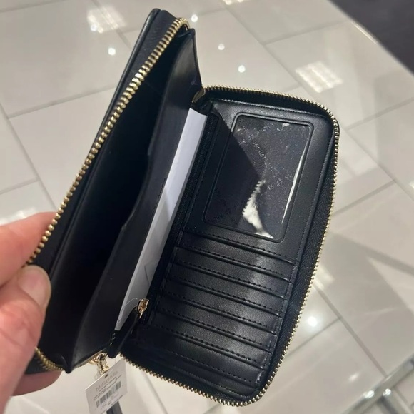 Michael Kors wallet - Picture 2 of 6